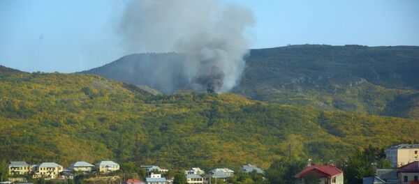 Дым от пожаров вследствие артиллерийских ударов по Степанакерту Дым от пожаров вследствие артиллерийских ударов по Степанакерту - 俄羅斯衛星通訊社
