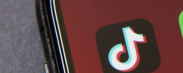 Логотип TikTok на экране смарфтона - 俄羅斯衛星通訊社