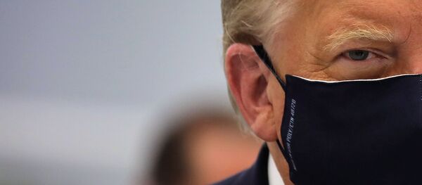 Дональд Трамп в маске - 俄罗斯卫星通讯社