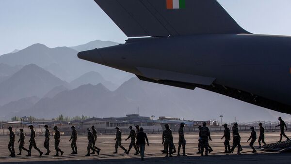 Индийские военные на авиабазе в Лехе в Ладакхе.   - 俄罗斯卫星通讯社