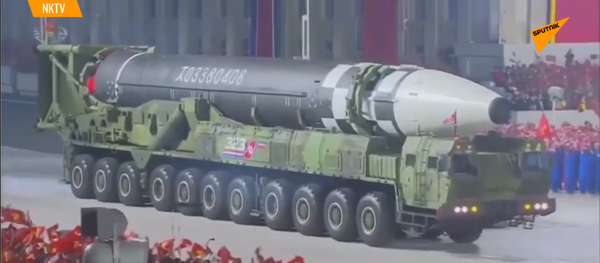 朝鲜在阅兵上展示新型弹道导弹 - 俄罗斯卫星通讯社