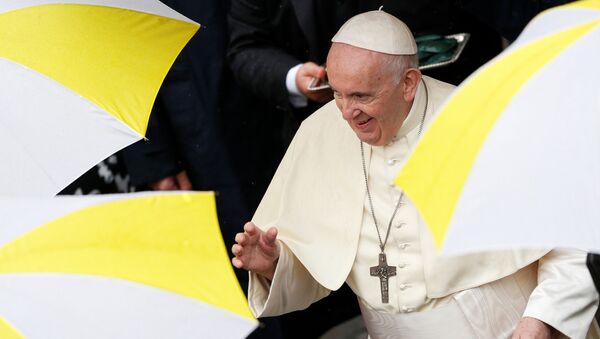 Папа римский Франциск после выступления на еженедельной общей аудиенции в Ватикане - 俄羅斯衛星通訊社