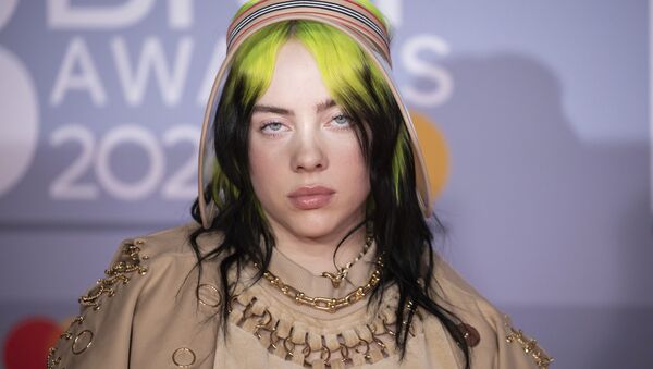 Billie Eilish poses for photographers upon arrival at Brit Awards 2020 in London, Tuesday, Feb. 18, 2020. - 俄羅斯衛星通訊社