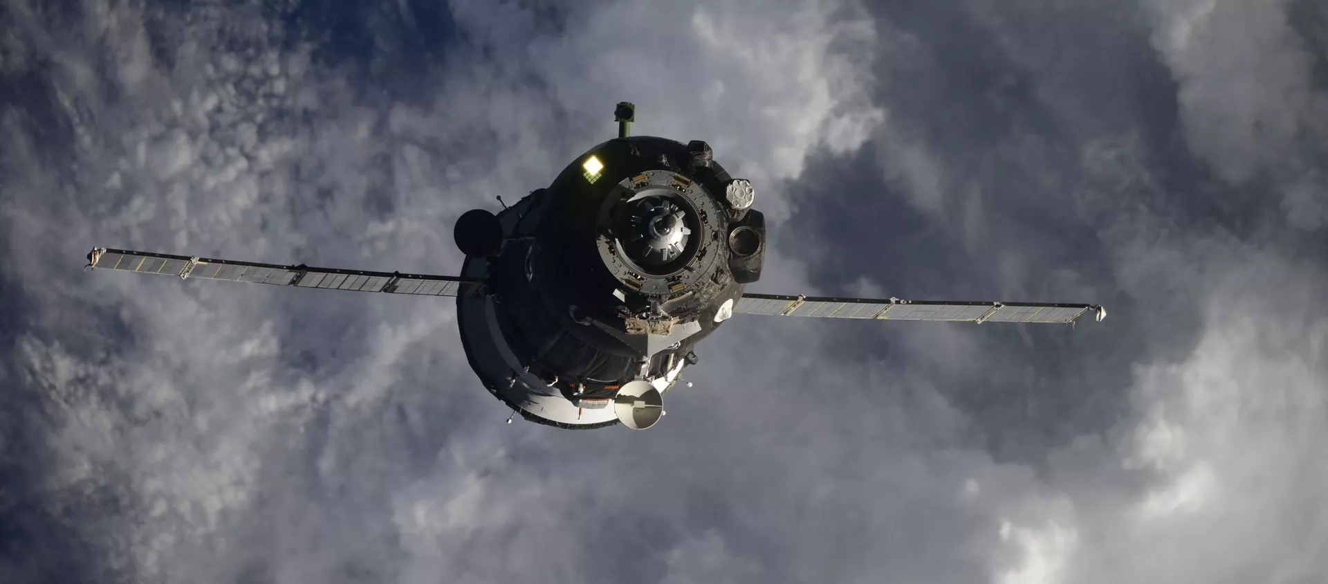 Стыковка корабля Союз МС-17 с МКС. - 俄羅斯衛星通訊社, 1920, 26.03.2021