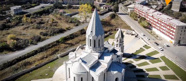 鸟瞰纳卡地区圣救主基督大教堂遭炮击的后果 鸟瞰纳卡地区圣救主基督大教堂遭炮击的后果 - 俄罗斯卫星通讯社