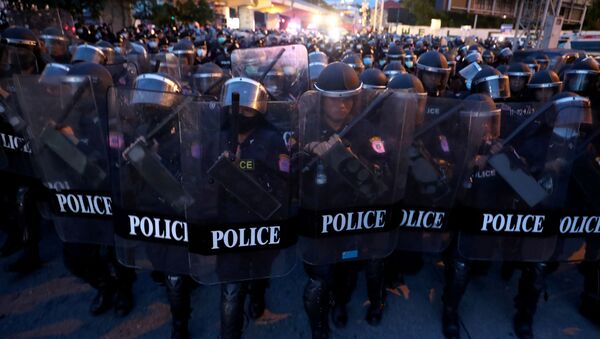 Полицейские во время протестов в Бангкоке, Таиланд  - 俄羅斯衛星通訊社