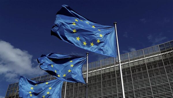 Флаги Европейского Союза у штаб-квартиры Европейской комиссии в Брюсселе - 俄罗斯卫星通讯社