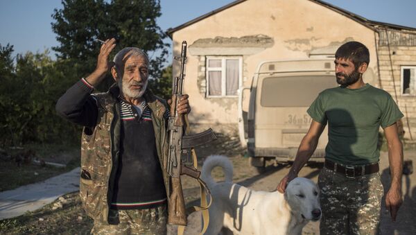 Жители поселка Ухтаса в Нагорном Карабахе.  - 俄羅斯衛星通訊社