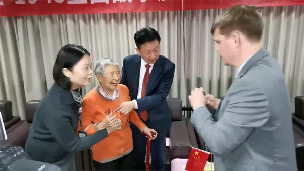 俄駐華外交官專程前往武漢為蔡轉頒發衛國戰爭勝利75週年紀念獎章 - 俄羅斯衛星通訊社