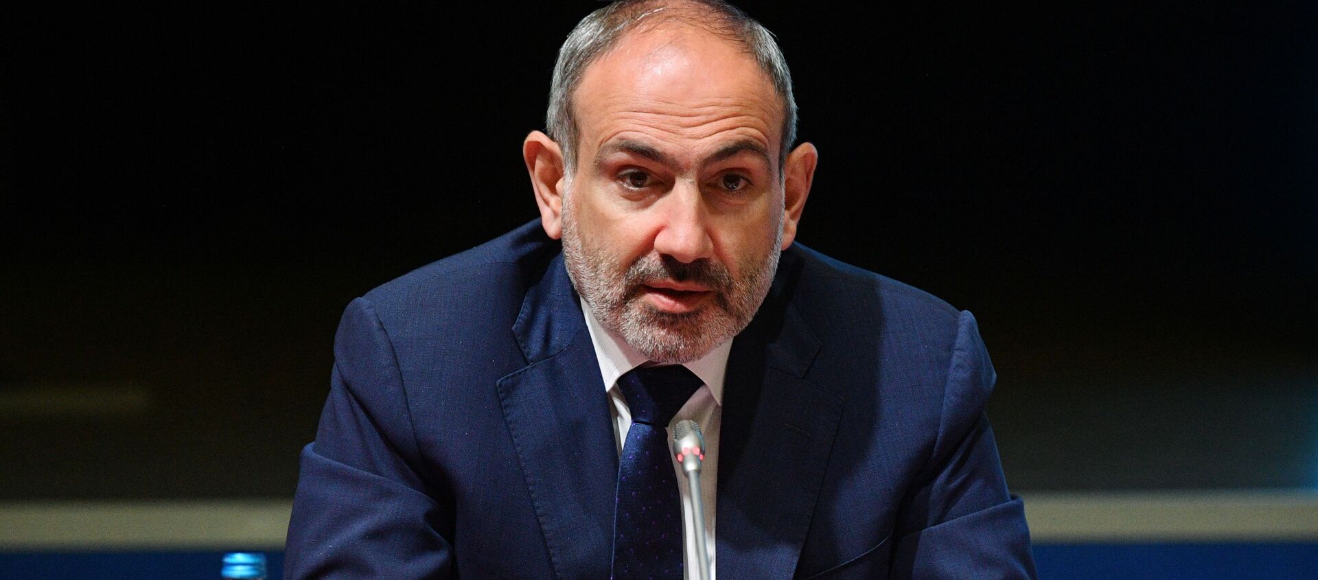 亚美尼亚总理称愿提前举行议会选举