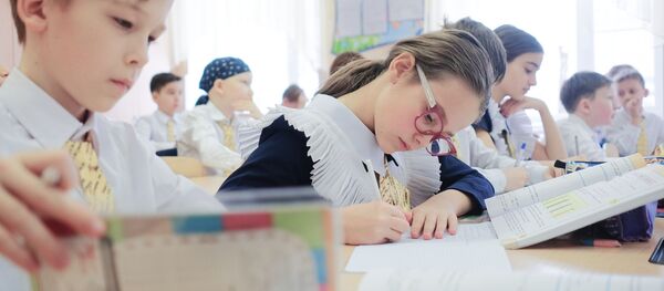 Школьники во время урока по математике Школьники во время урока по математике - 俄羅斯衛星通訊社