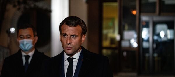 Макрон приехал на место ЧП под Парижем, где убили преподавателя Макрон приехал на место ЧП под Парижем, где убили преподавателя - 俄罗斯卫星通讯社