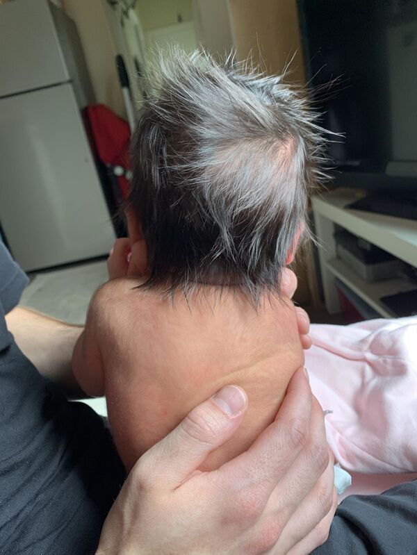 女嬰生就一頭動漫女主的頭髮（照片） - 俄羅斯衛星通訊社