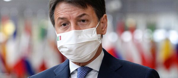 Премьер-министр Джузеппе Конте Италии в маске Премьер-министр Джузеппе Конте Италии в маске - 俄羅斯衛星通訊社