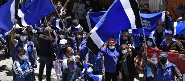 Сторонники левого кандидата в президенты Боливии - 俄羅斯衛星通訊社