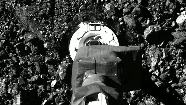 НАСА опубликовало снимки забора образцов с астероида Бенну - 俄羅斯衛星通訊社
