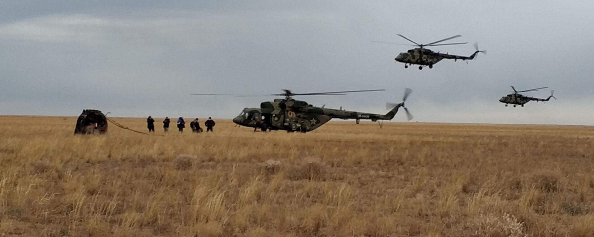 Поисково-спасательная группа у спускаемого аппарата транспортного пилотируемого корабля (ТПК) Союз МС-16 после посадки в казахстанской степи - 俄罗斯卫星通讯社, 1920, 17.12.2021