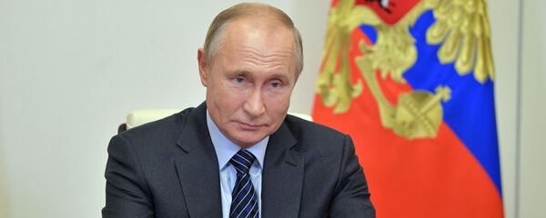  Президент РФ Владимир Путин поздравляет режиссера Никиту Михалкова с 75-летием.  - 俄罗斯卫星通讯社