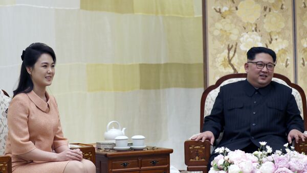 Лидер КНДР Ким Чен Ын с женой Ли Соль Чжу - 俄羅斯衛星通訊社