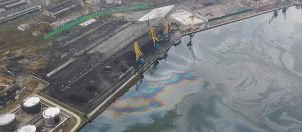 俄罗斯纳霍德卡水域发生重大漏油事件 - 俄罗斯卫星通讯社