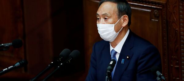 Премьер-министр Японии Есихидэ Суга во время выступления в парламенте с программной речью Премьер-министр Японии Есихидэ Суга во время выступления в парламенте с программной речью - 俄羅斯衛星通訊社