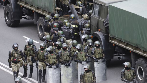 Полицейские во время протестов в Минске - 俄羅斯衛星通訊社