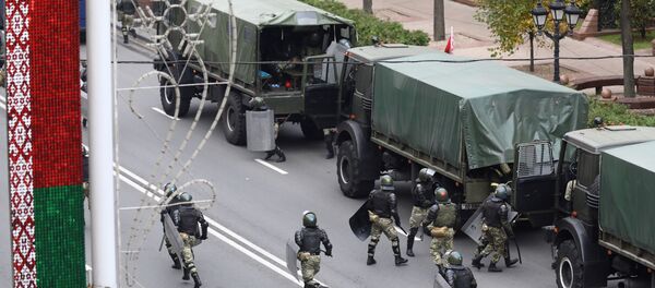 Полицейские во время протестов в Минске - 俄羅斯衛星通訊社