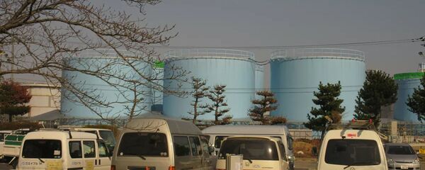 Цистерны с радиоактивной водой на АЭС Фукусима - 俄羅斯衛星通訊社