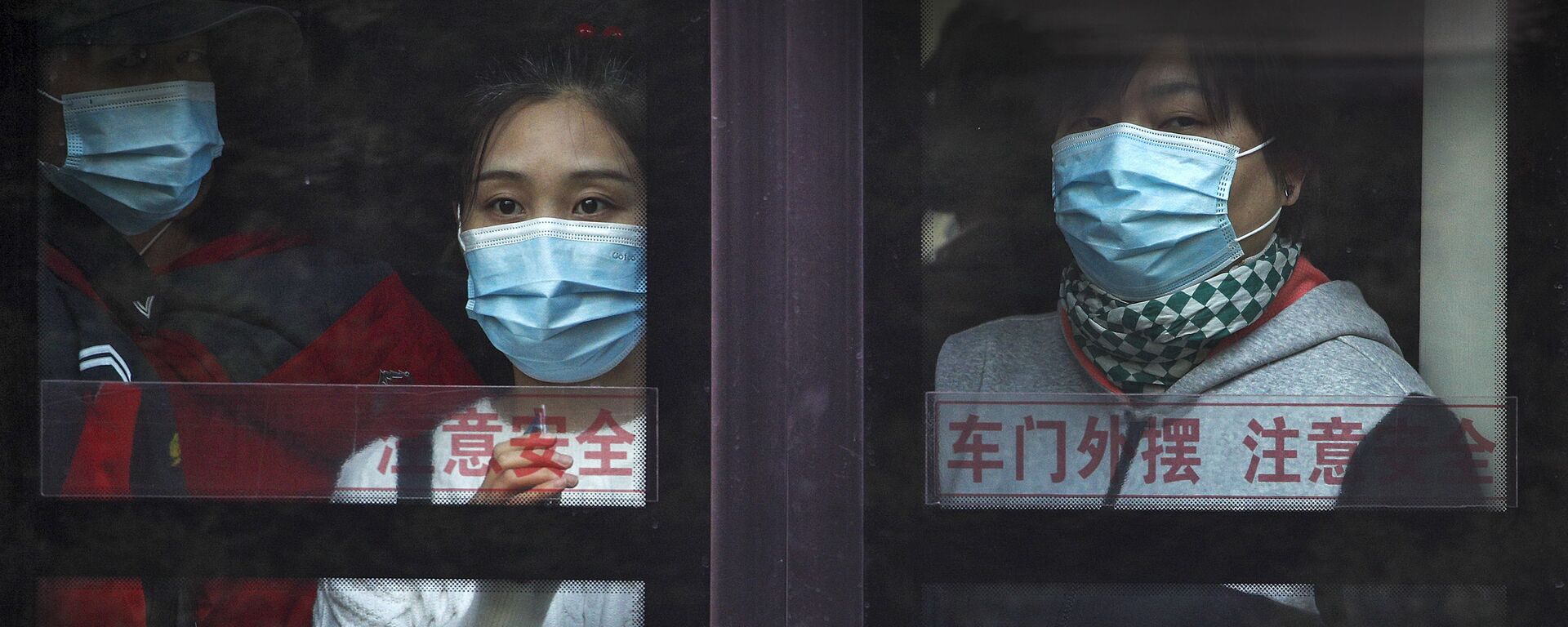 Жители Пекина в масках. - 俄羅斯衛星通訊社, 1920, 17.01.2022