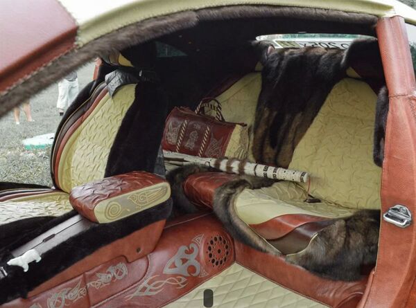 莫斯科一輛野牛皮汽車正在出售 原打算送給英國女王（圖片） - 俄羅斯衛星通訊社