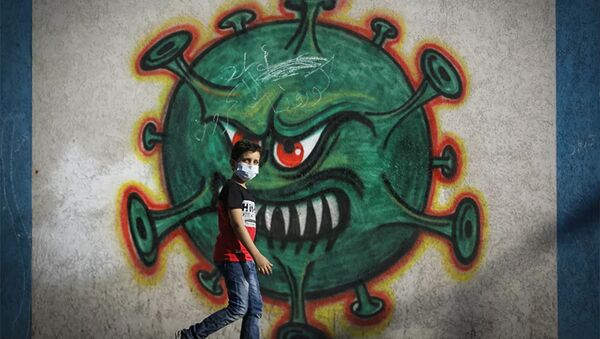 Ребенок на фоне граффити с коронавирусом - 俄羅斯衛星通訊社