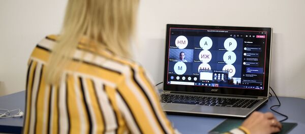 Учительница во время онлайн урока в одной из школ в Москве Учительница во время онлайн урока в одной из школ в Москве - 俄罗斯卫星通讯社