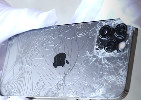 iPhone 12通过耐用性测试 iPhone 12通过耐用性测试 - 俄罗斯卫星通讯社