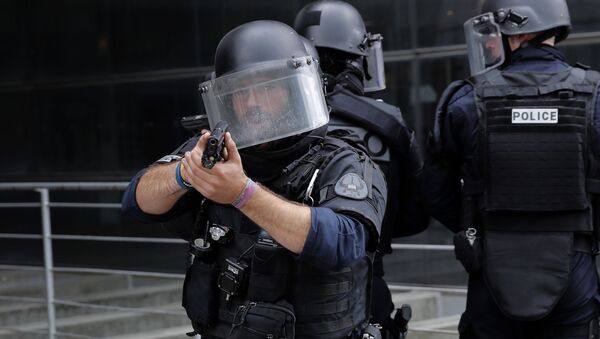 Офицеры французской полиции в Париже - 俄羅斯衛星通訊社