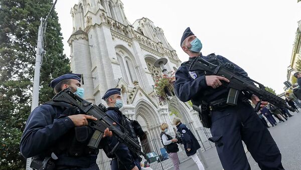 Полиция на месте нападения возле церкви Нотр-Дам в Ницце - 俄罗斯卫星通讯社