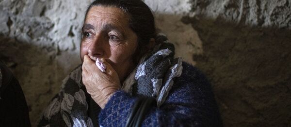 Жительница города Шуша прячется от обстрелов в убежище. - 俄罗斯卫星通讯社