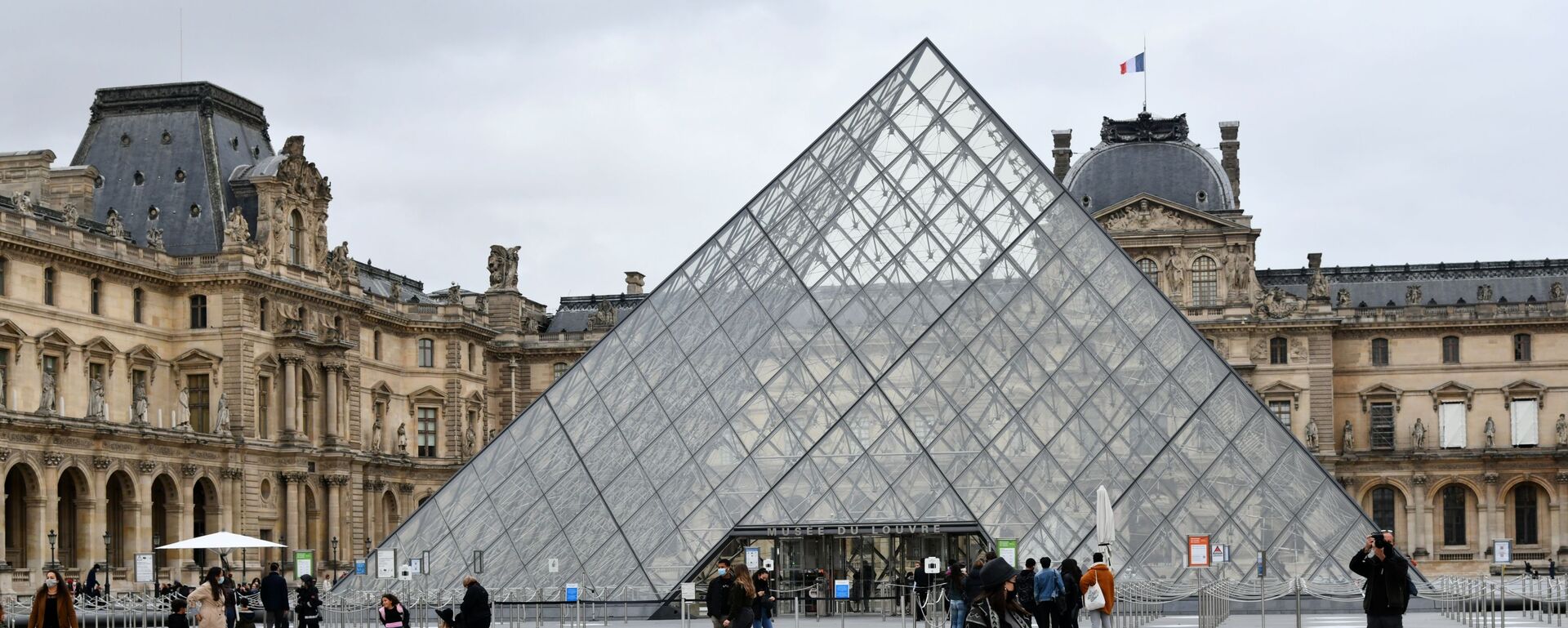 审计人员早在18年前就建议将卢浮宫被盗展厅内的珠宝移走 - 俄罗斯卫星通讯社, 1920, 27.11.2025