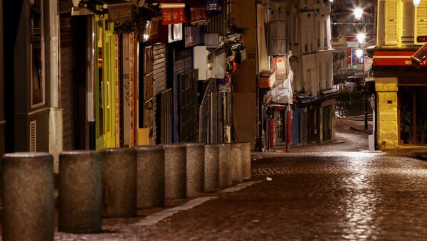 Опустевшая улица в Париже после повторного введения во Франции режима самоизоляции - 俄羅斯衛星通訊社