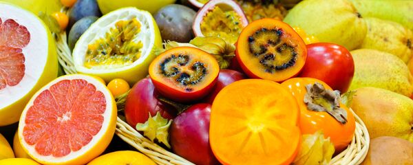 Корзина со свежими экзотическими фруктами - 俄罗斯卫星通讯社