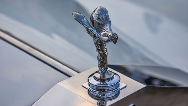 Статуэтка на капоте Rolls-Royce - 俄羅斯衛星通訊社
