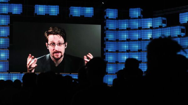 Выступление бывшего сотрудника ЦРУ Эдварда Сноудена на видео-конференции в Лиссабоне  - 俄羅斯衛星通訊社