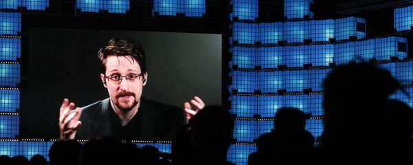 Выступление бывшего сотрудника ЦРУ Эдварда Сноудена на видео-конференции в Лиссабоне  - 俄罗斯卫星通讯社