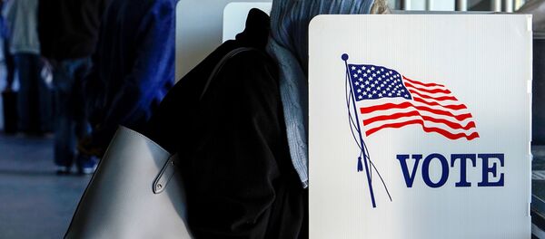 Женщина голосует за будущего президента США - 俄罗斯卫星通讯社