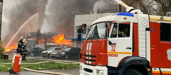 Пожар на складе с газовыми баллонами улице Газопровод (район Чертаново Южное). Москва - 俄罗斯卫星通讯社