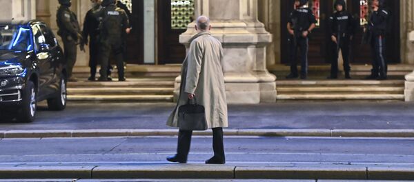 Полиция у здания Венской государственной оперы  - 俄羅斯衛星通訊社