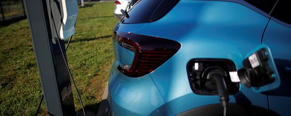 Зарядка электрокара - 俄罗斯卫星通讯社