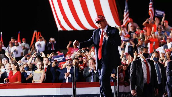 Президент США Дональд Трамп во время предвыборного митинга в Опа-Локке, Флорида, США, 2 ноября 2020 года - 俄罗斯卫星通讯社