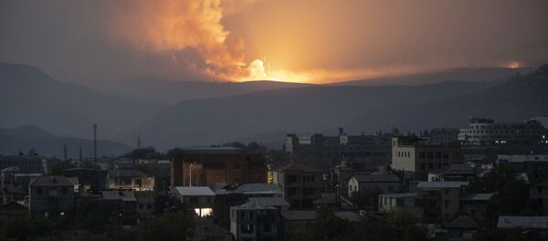 Взрывы на юго-востоке от Степанакерта. - 俄羅斯衛星通訊社