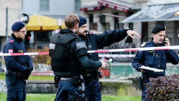 Сотрудники полиции Австрии на месте стрельбы в Вене - 俄罗斯卫星通讯社