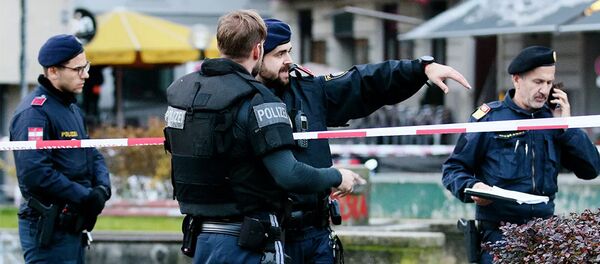 Сотрудники полиции Австрии на месте стрельбы в Вене - 俄罗斯卫星通讯社